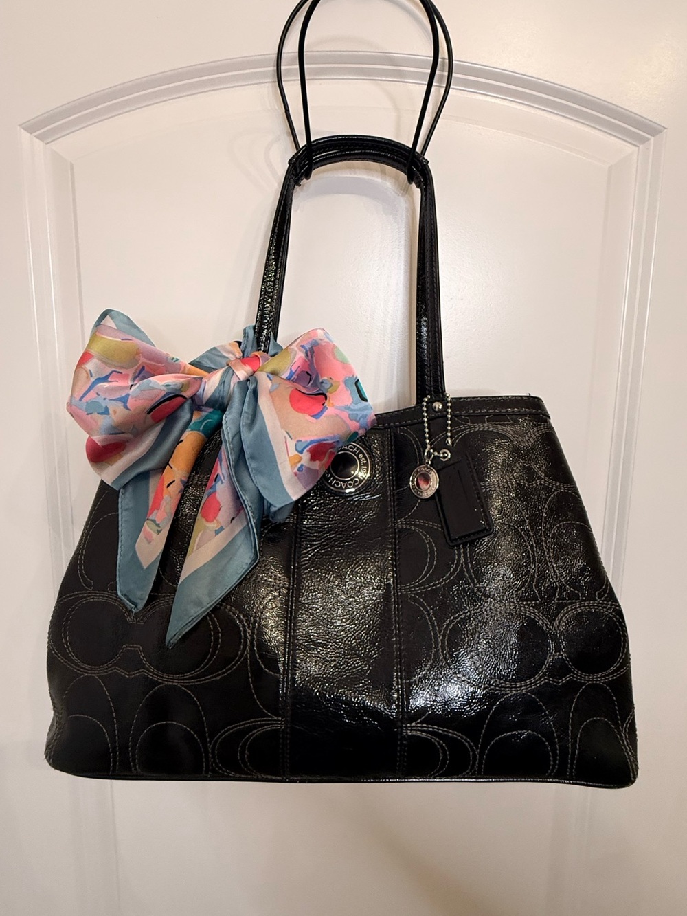 COACH Authentic Black Patent Leather Signature Kisslock Tote – Style F19215
